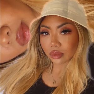 Meet your Posher, Adrienne